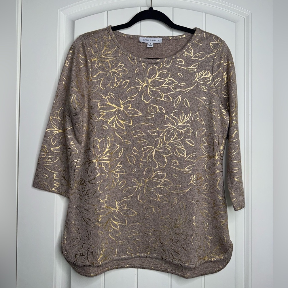 Emily Daniel’s Long Sleeve Gold shimmery metallic floral print size S